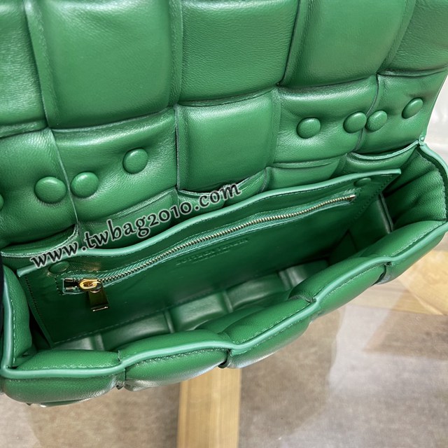 Bottega veneta高端女包 96008賽車綠 寶緹嘉新款枕頭鏈條包 BV經典款單肩斜挎手提女包  gxz1235
